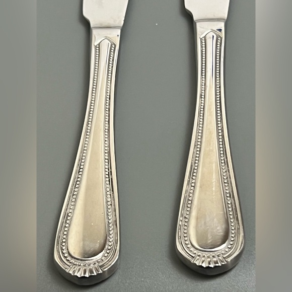 Oneida Countless Stainless 2 Dinner Knives Beaded Glossy Flatware E51N - Picture 8 of 9